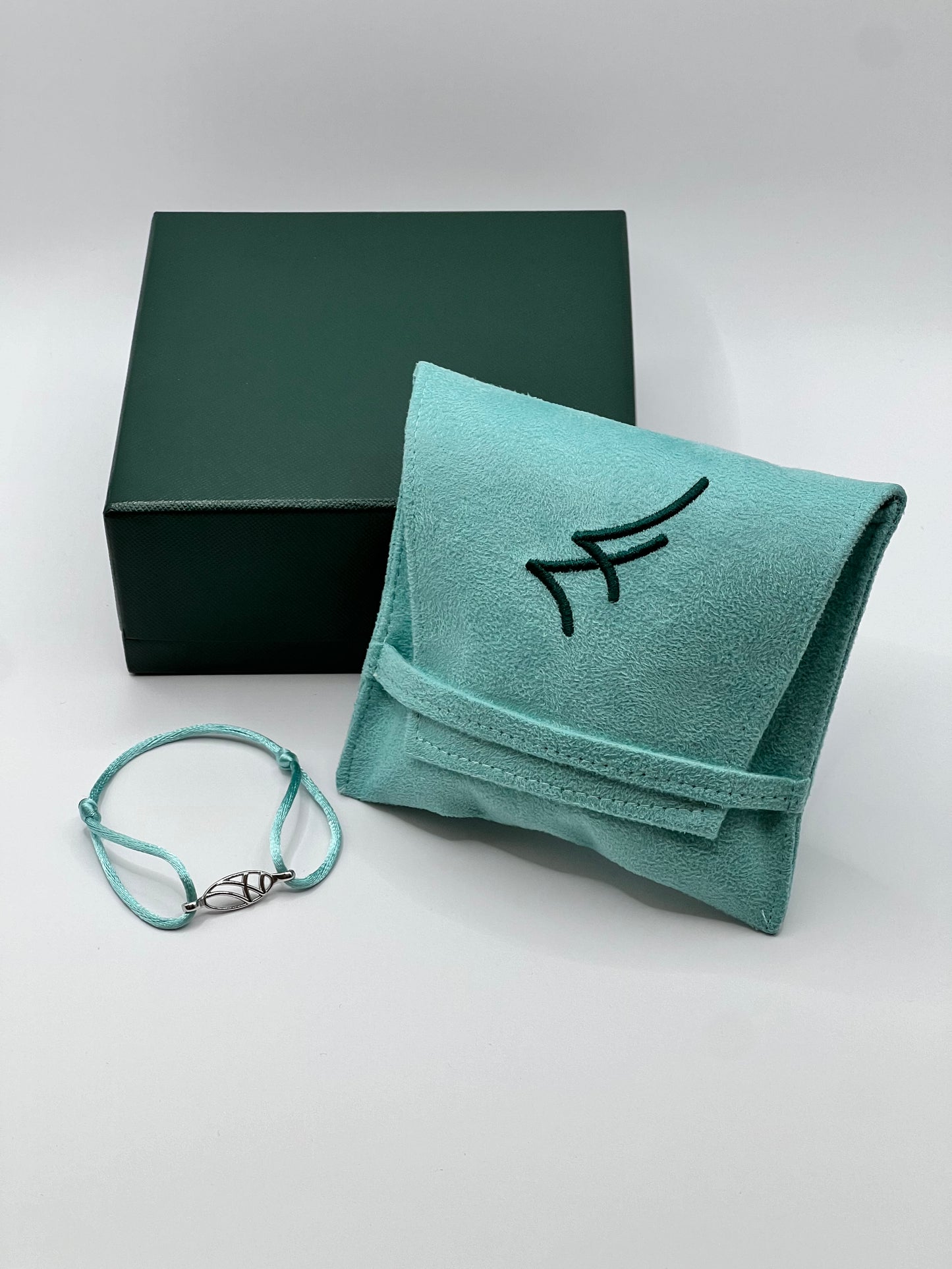 LarMar® BRACELET WHITE GOLD ON TURQUOISE CORD