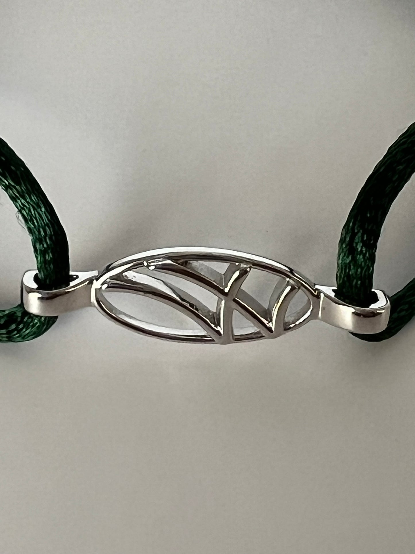 LarMar® BRACELET WHITE GOLD ON DARK GREEN CORD